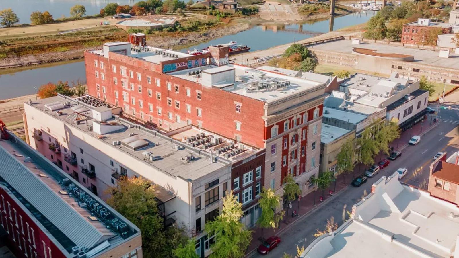 Landing At 99 Front - 2 Bedrooms In Downtown *
